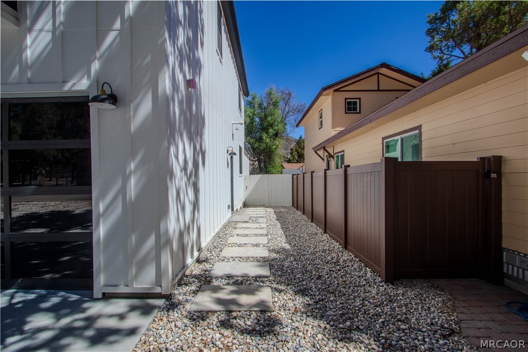 305 East Angeles Boulevard Property Photo 6