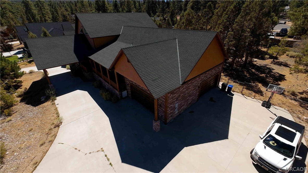 1099 Heritage Trail Property Photo 3