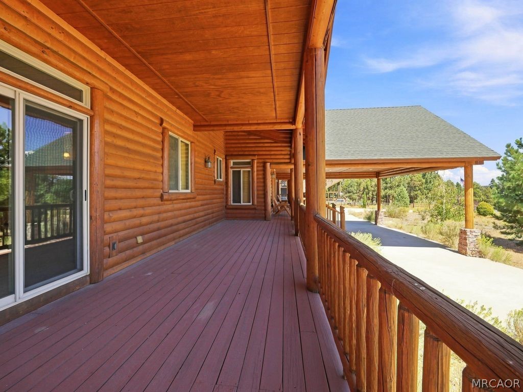 1099 Heritage Trail Property Photo 5