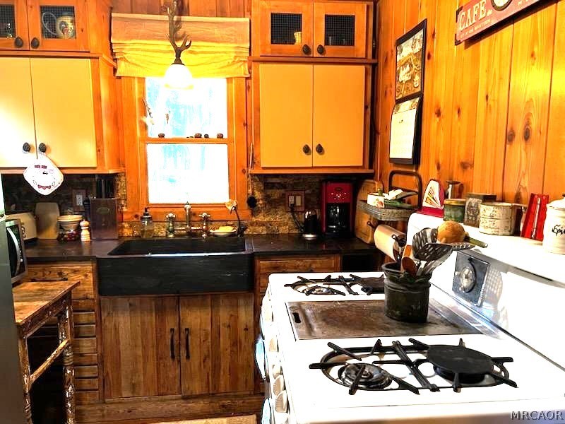 27877 Holly Lane Property Photo 12
