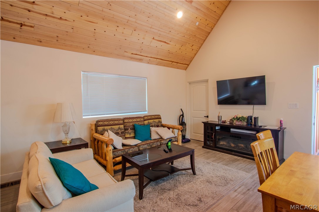 257 Imperial Avenue Property Photo 7