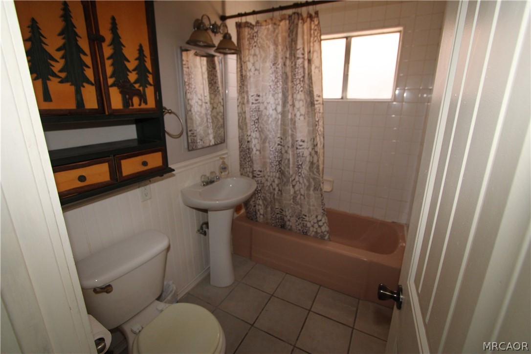 594 Lakewood Lane Property Photo 9