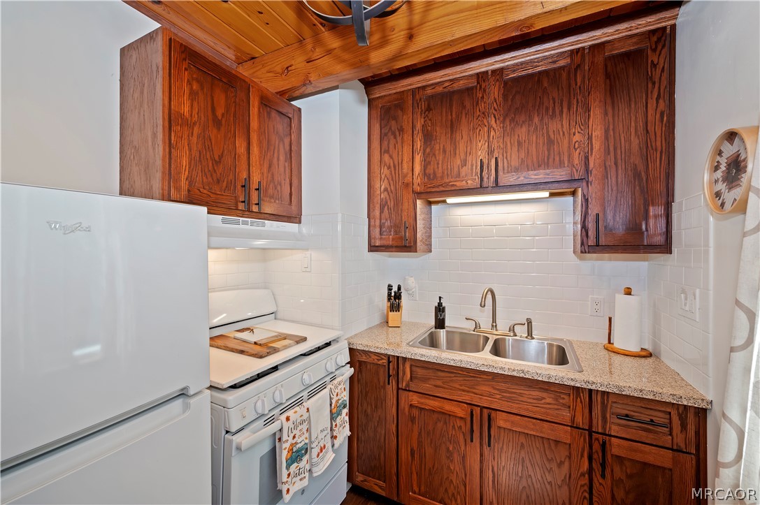 2428 Oak Drive Property Photo 10