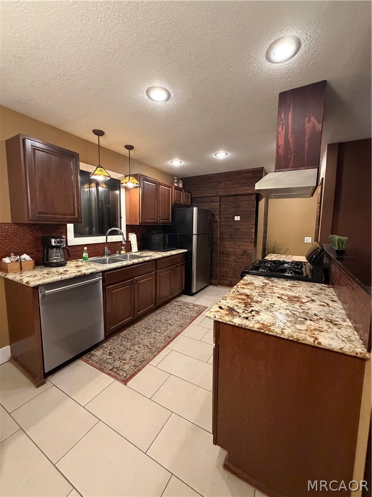 42870 Encino Road Property Photo 6
