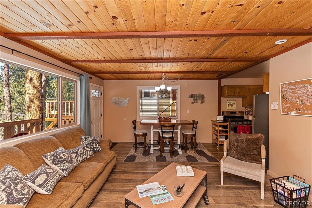 861 Kern Avenue Property Photo 4
