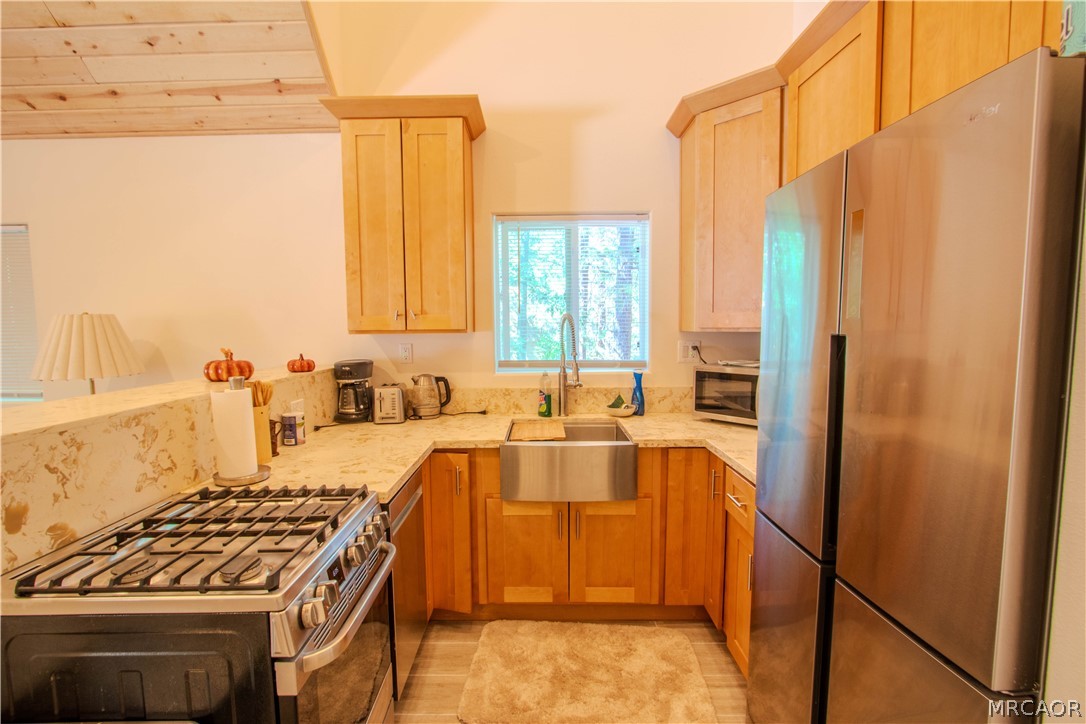 253 Imperial Avenue Property Photo 9