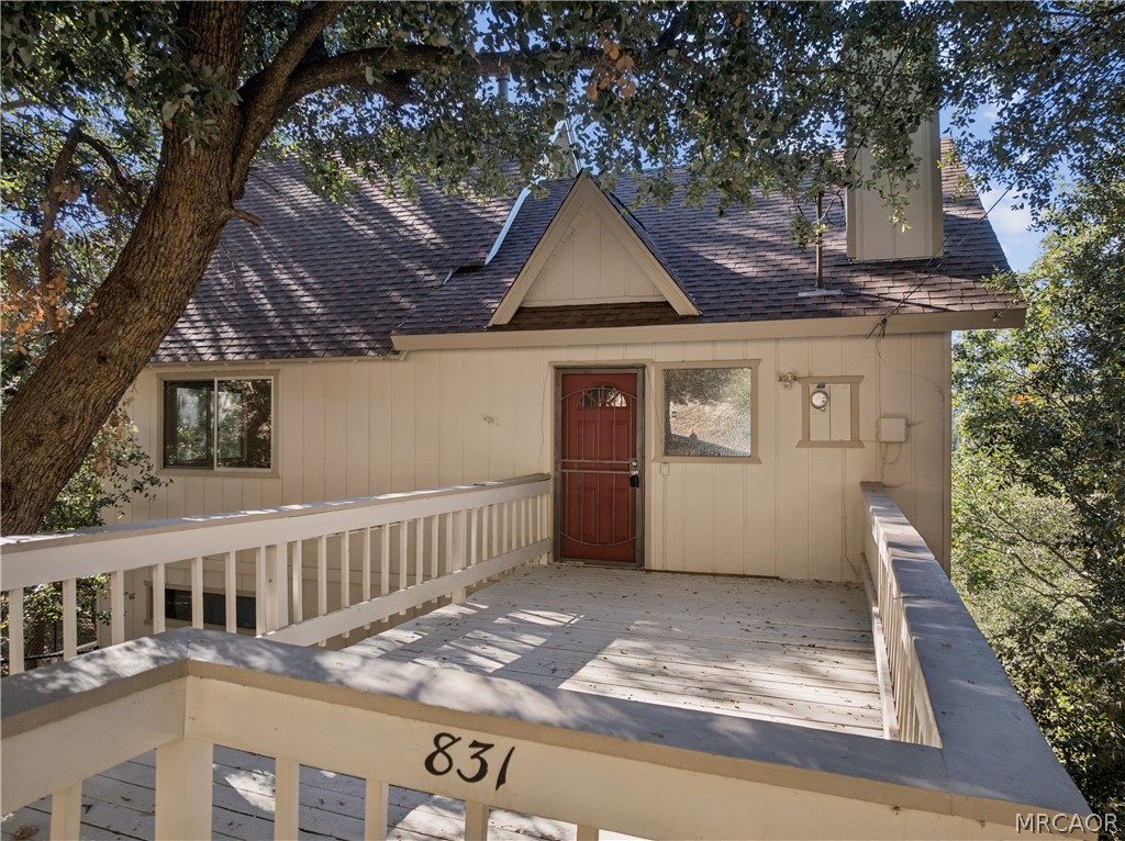 831 Madera Lane Property Photo 3