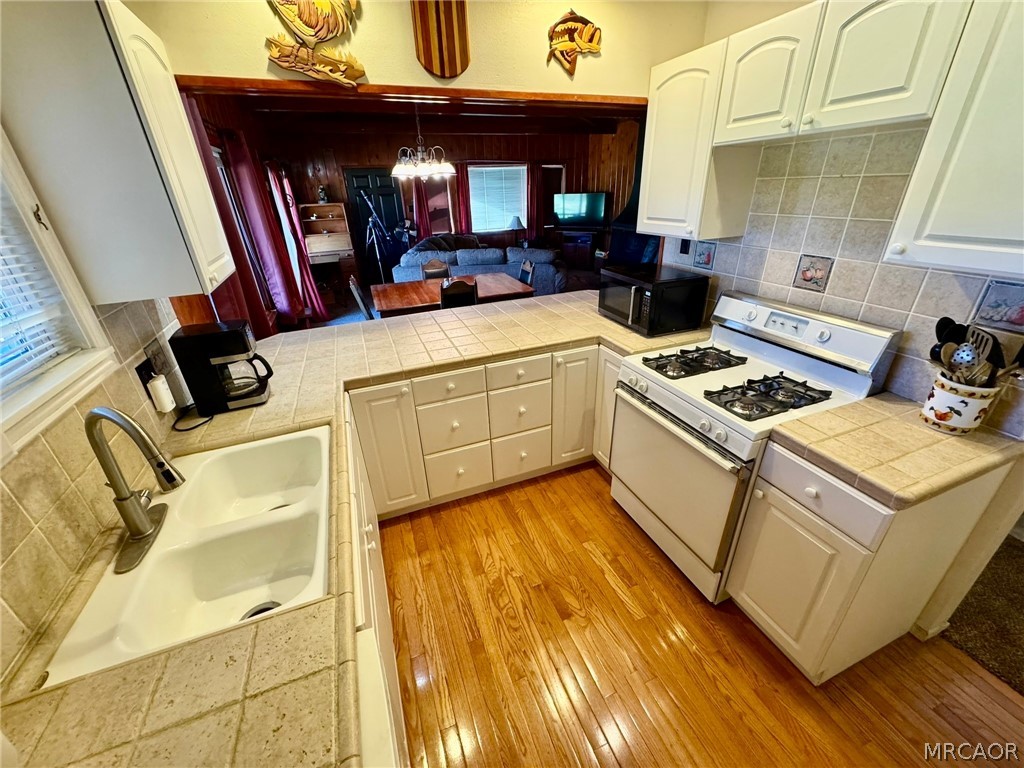 957 Club View Drive Property Photo 13