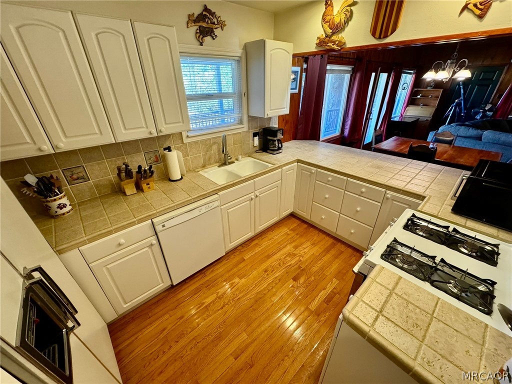 957 Club View Drive Property Photo 14