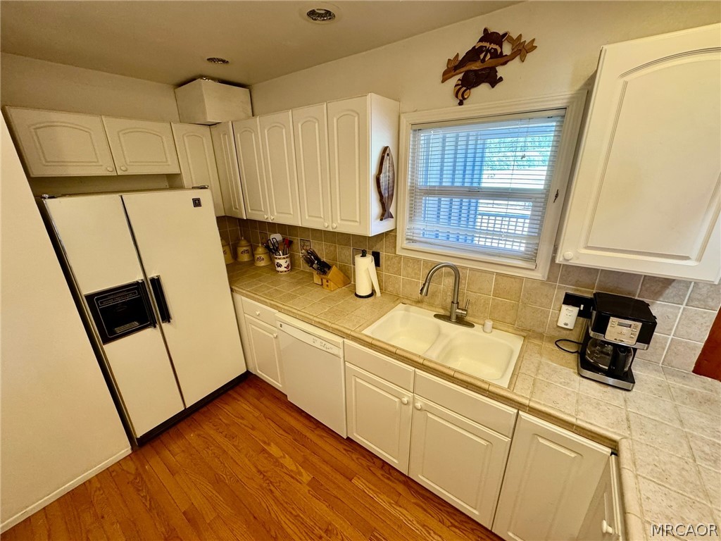 957 Club View Drive Property Photo 15