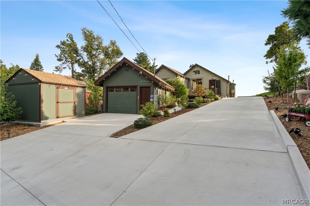 24187 Rockview Drive Property Photo 4