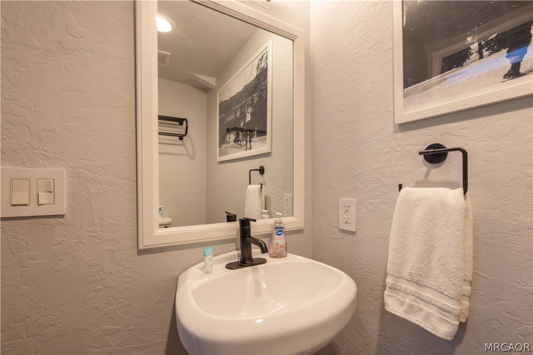 861 Thrush Drive 8 Property Photo 21