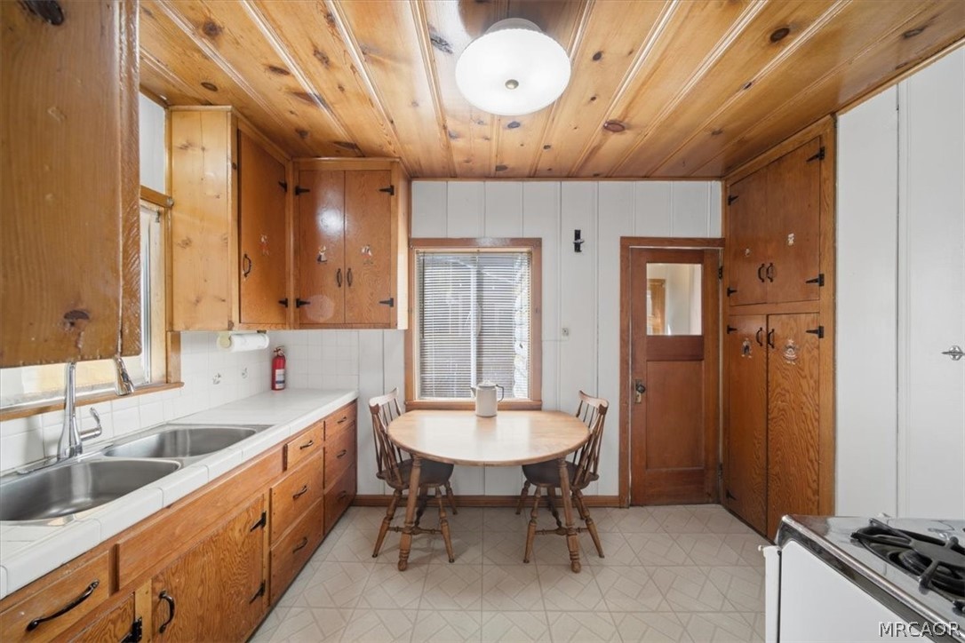 830 East Mountain View Boulevard Property Photo 8