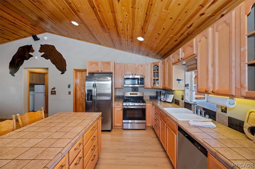 473 Villa Grove Avenue Property Photo 18