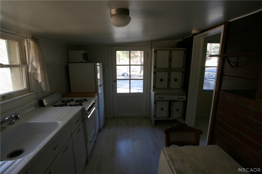 1004 Canyon Road 3 Property Photo 4