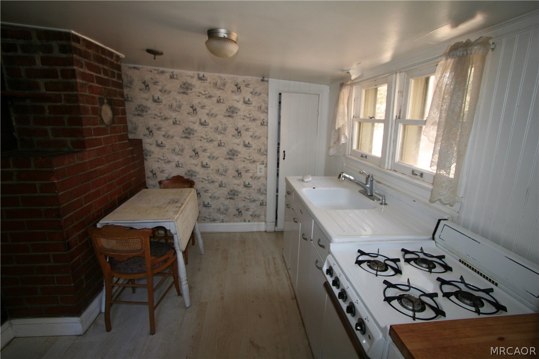 1004 Canyon Road 3 Property Photo 5