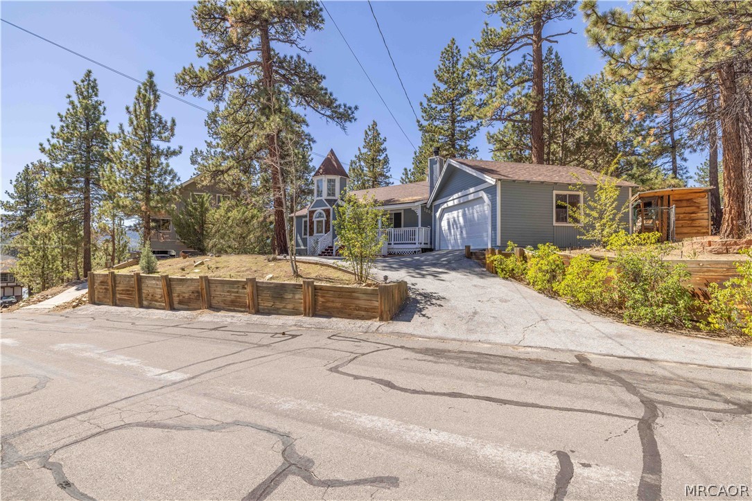 1009 White Mountain Property Photo 2