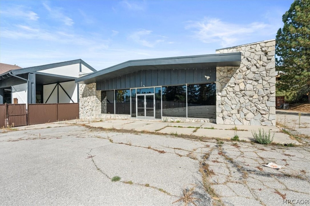 735 Stocker Road Property Photo 3
