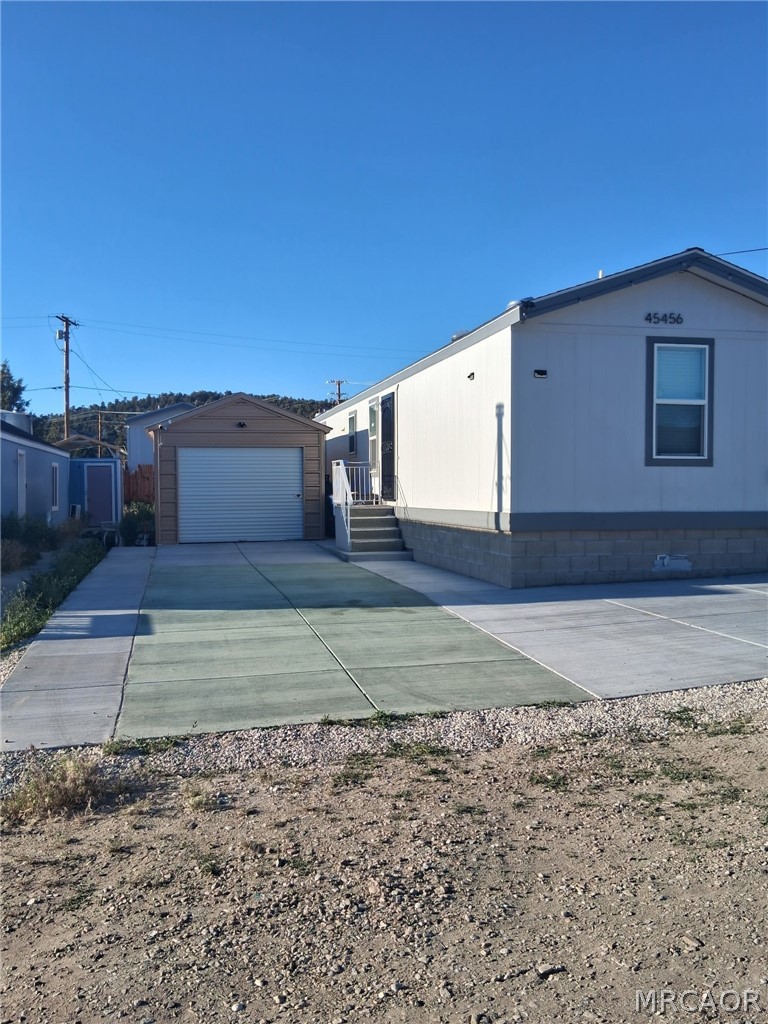 45456 7th Street Property Photo 2