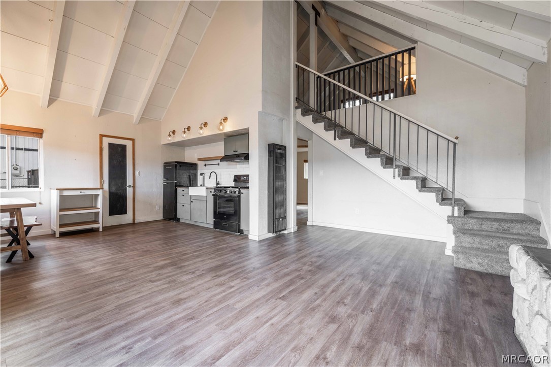 42585 Falcon Avenue Property Photo 9