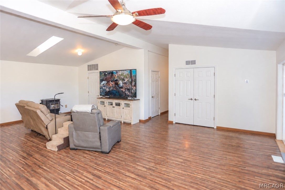 45395 7th Street Property Photo 15