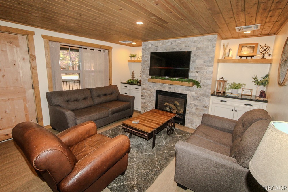 42655 Peregrine Avenue Property Photo 7