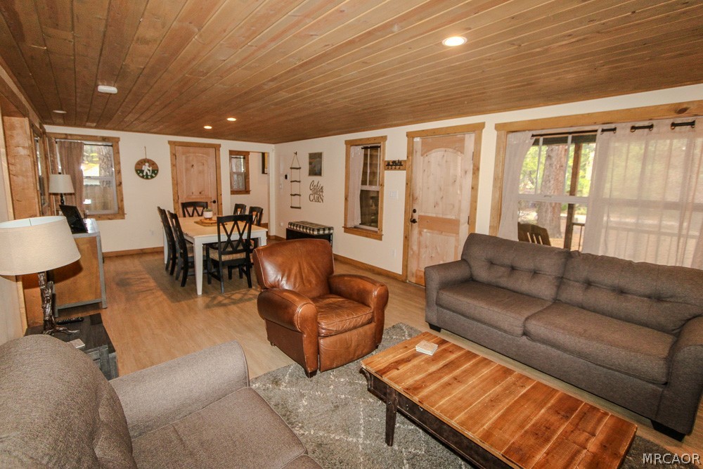 42655 Peregrine Avenue Property Photo 8
