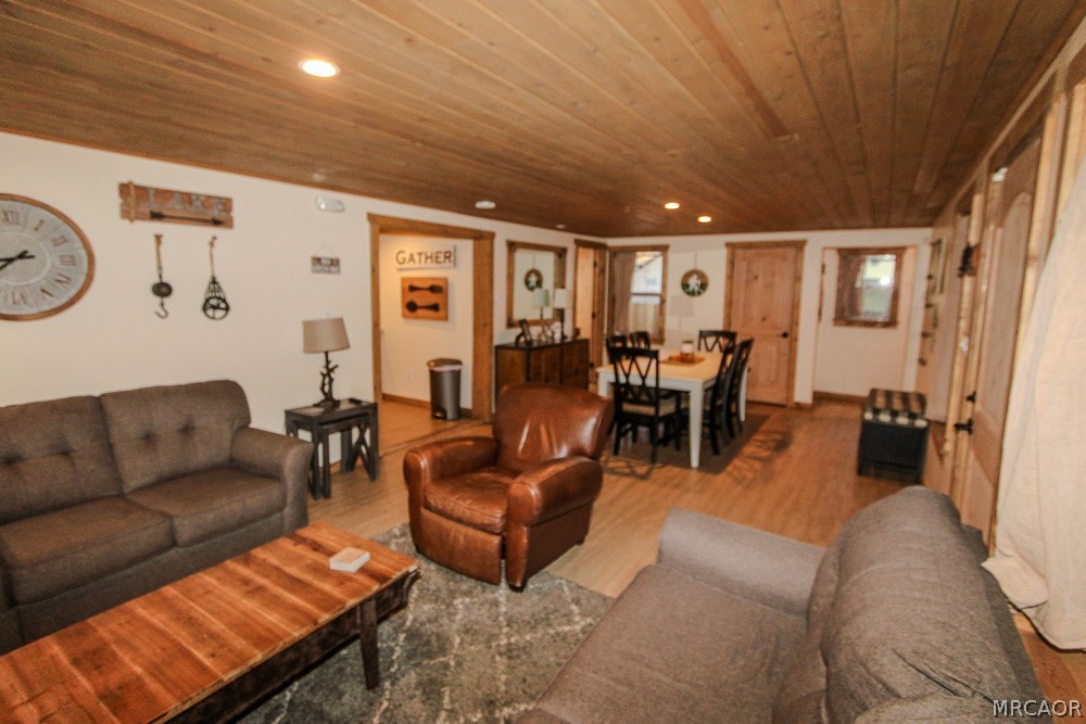 42655 Peregrine Avenue Property Photo 9