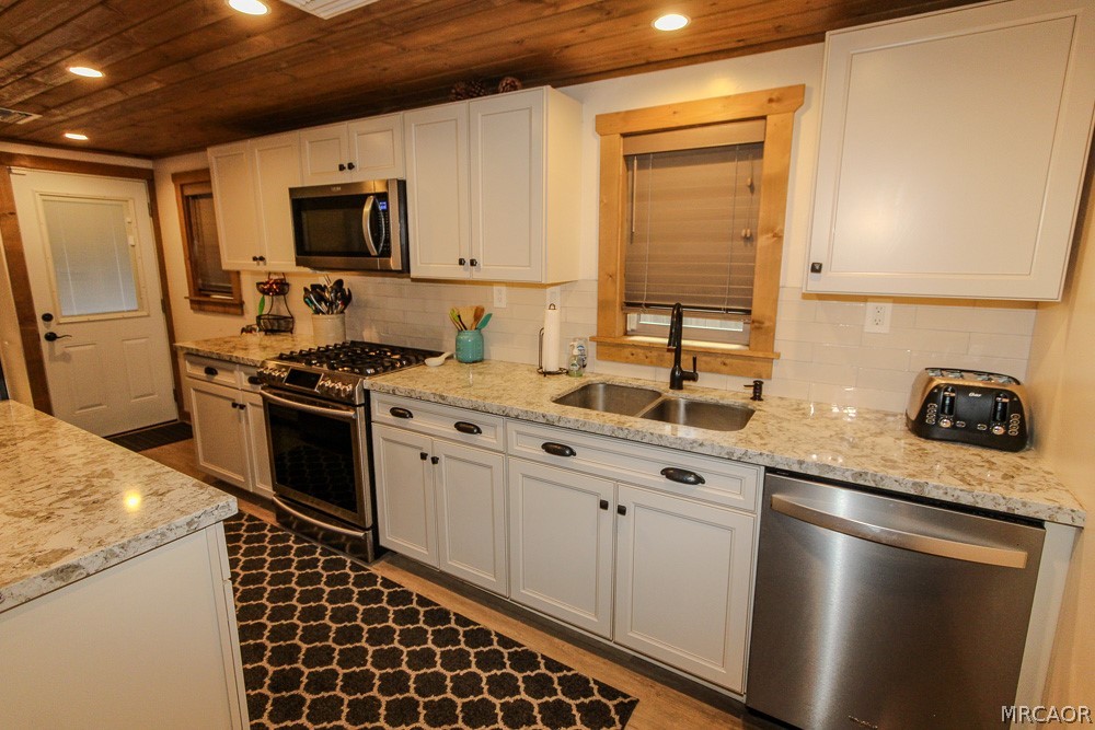 42655 Peregrine Avenue Property Photo 10
