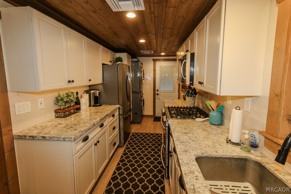 42655 Peregrine Avenue Property Photo 11