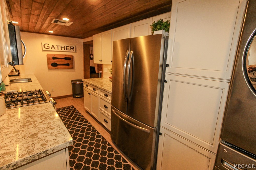 42655 Peregrine Avenue Property Photo 12