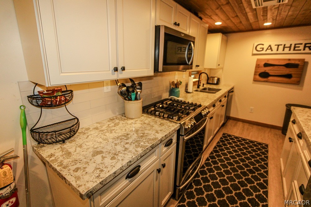 42655 Peregrine Avenue Property Photo 13