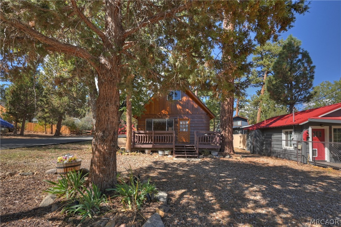 698 Highland Lane Property Photo 3