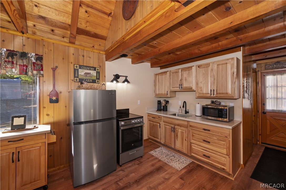 698 Highland Lane Property Photo 15