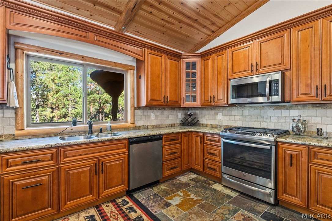 1520 Fallbrook Court Property Photo 11