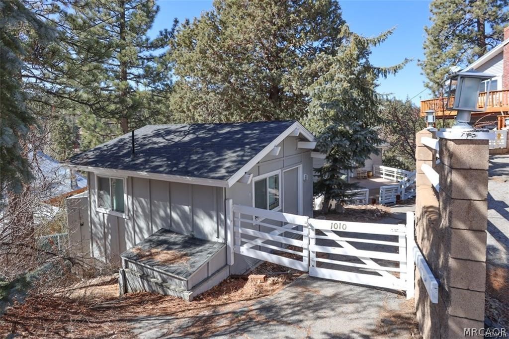 1010 Brookside Lane Property Photo 4