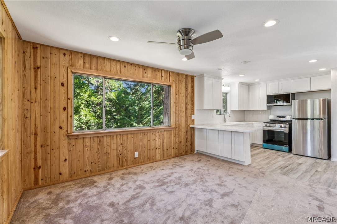 560 Rose Lane Property Photo 8
