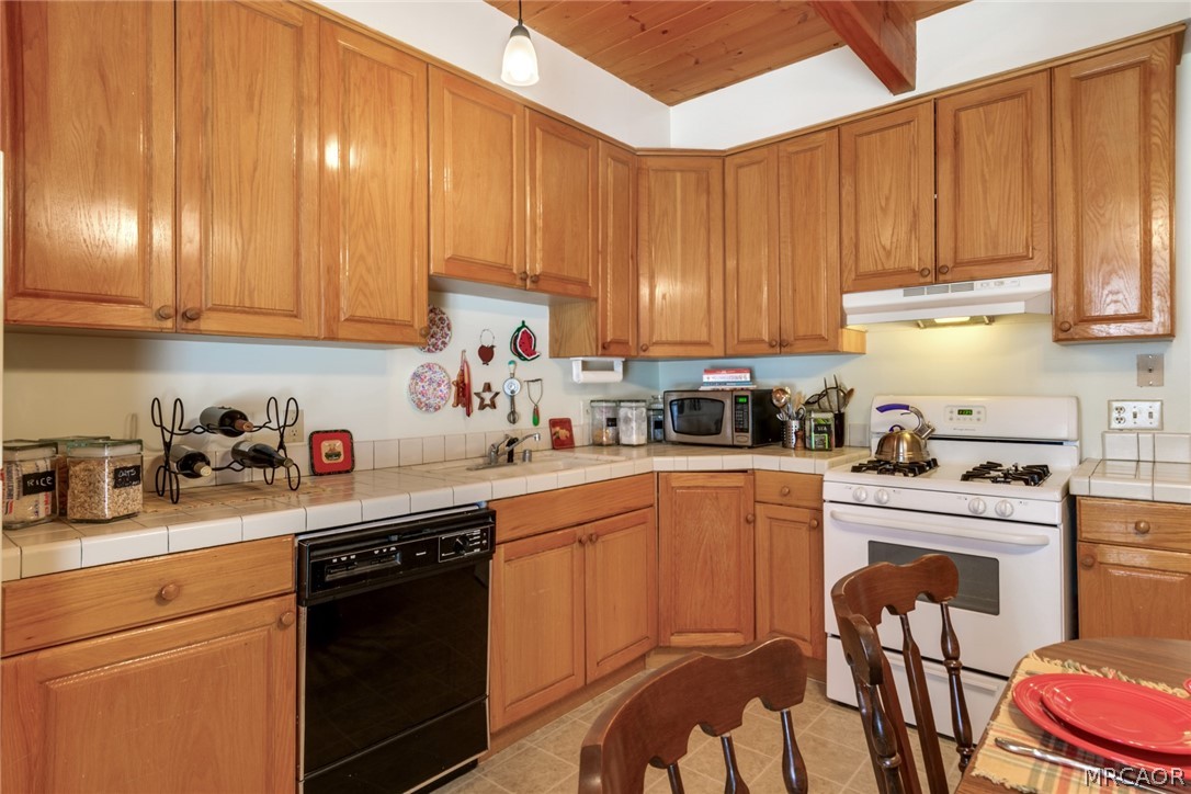 833 Angeles Boulevard Property Photo 6