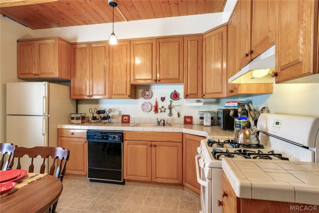 833 Angeles Boulevard Property Photo 7