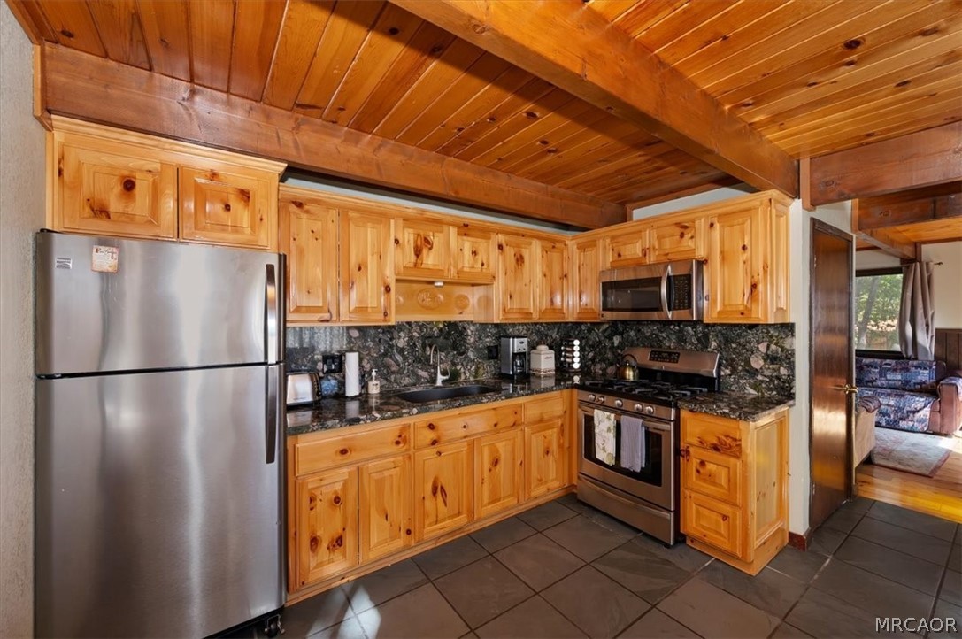 1290 Pigeon Road Property Photo 12