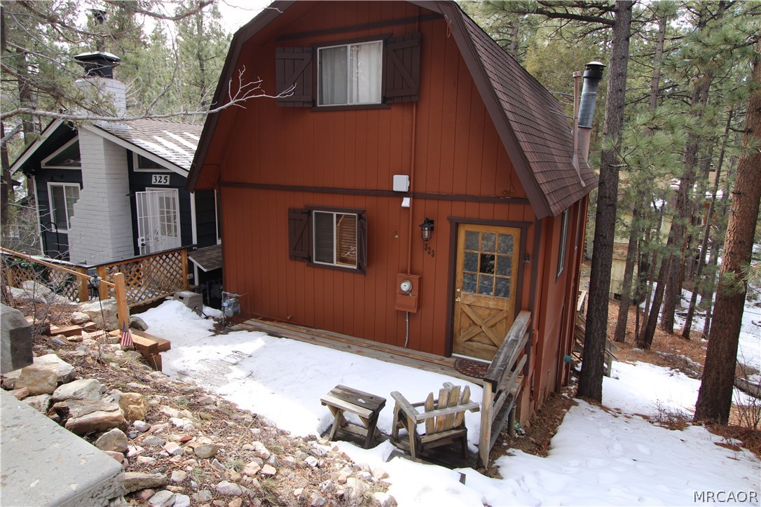 323 Hilltop Lane Property Photo 1