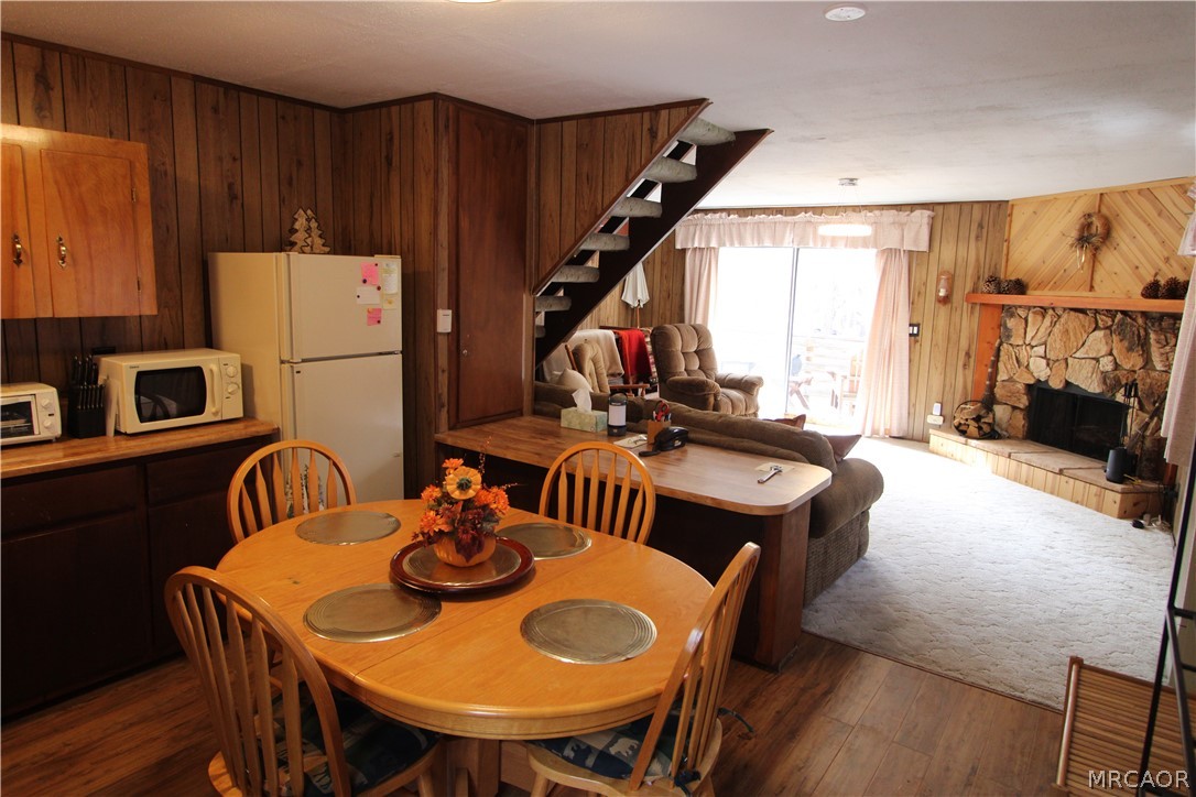 323 Hilltop Lane Property Photo 2