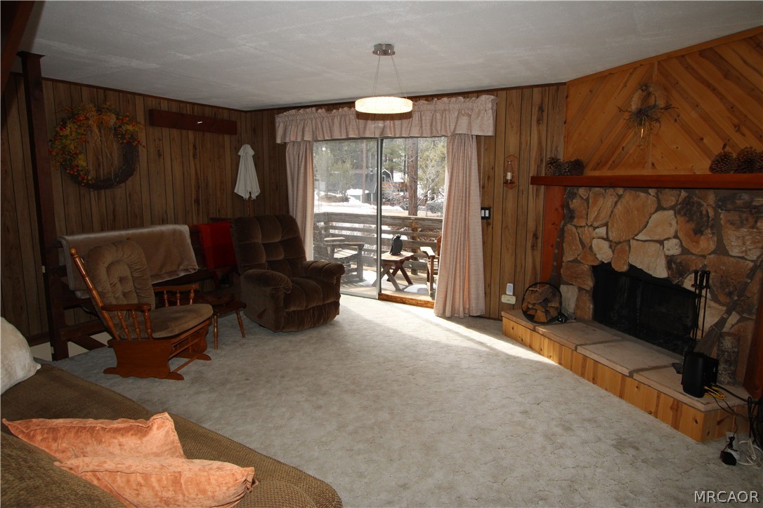 323 Hilltop Lane Property Photo 4