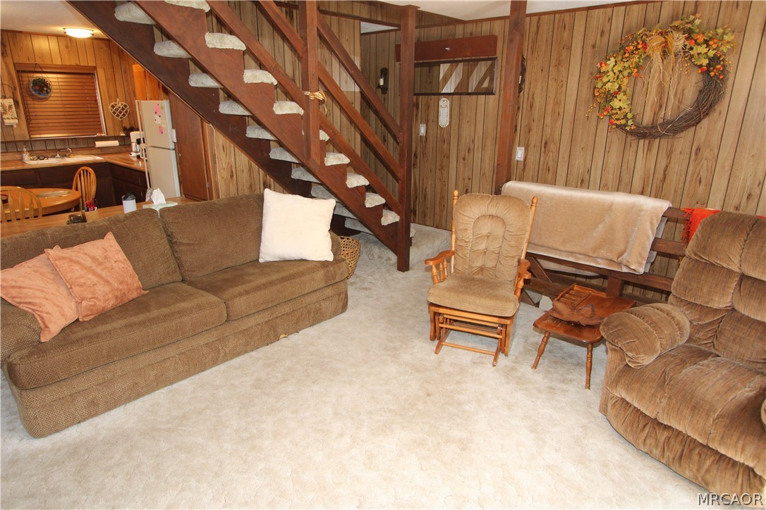 323 Hilltop Lane Property Photo 5