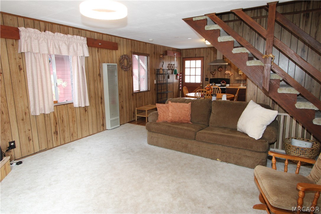 323 Hilltop Lane Property Photo 6