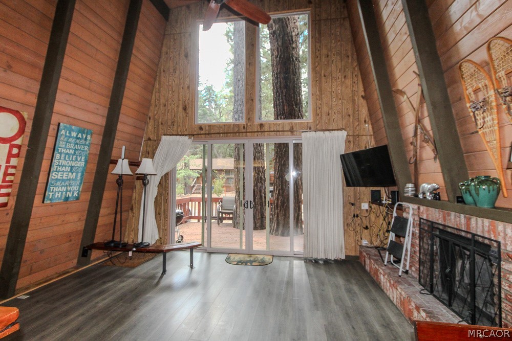 42934 Fairy Avenue Property Photo 2