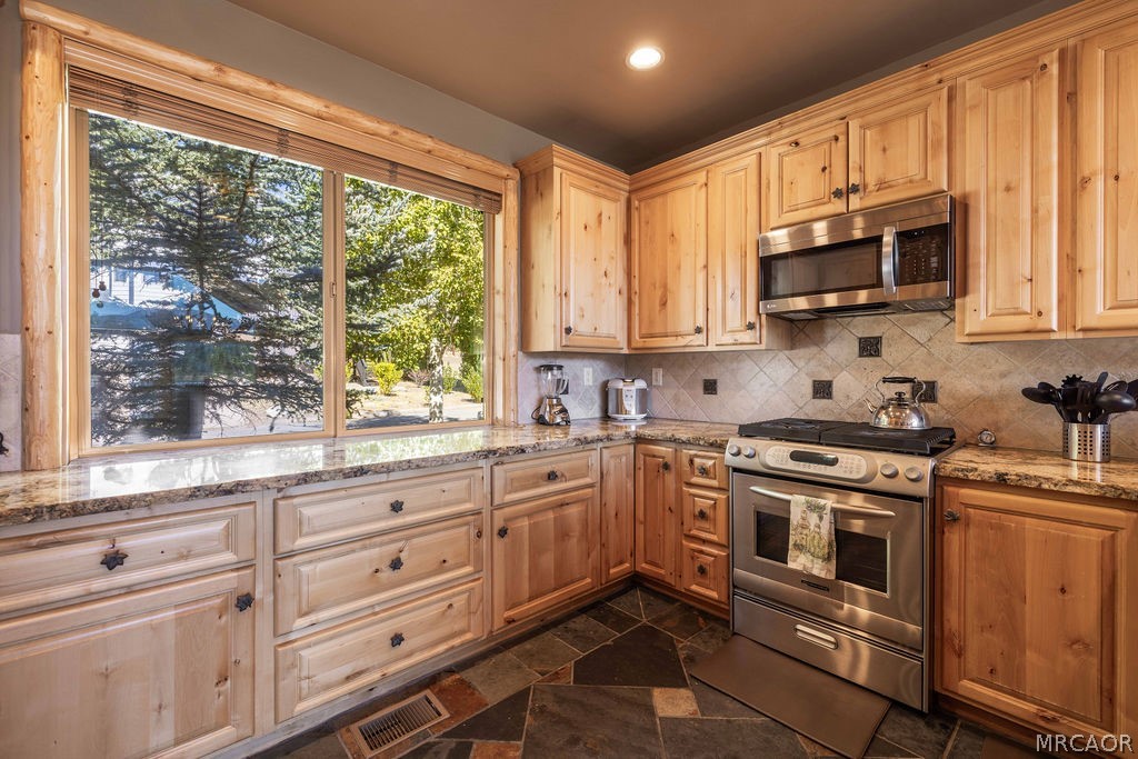 42489 Bear Loop Property Photo 3