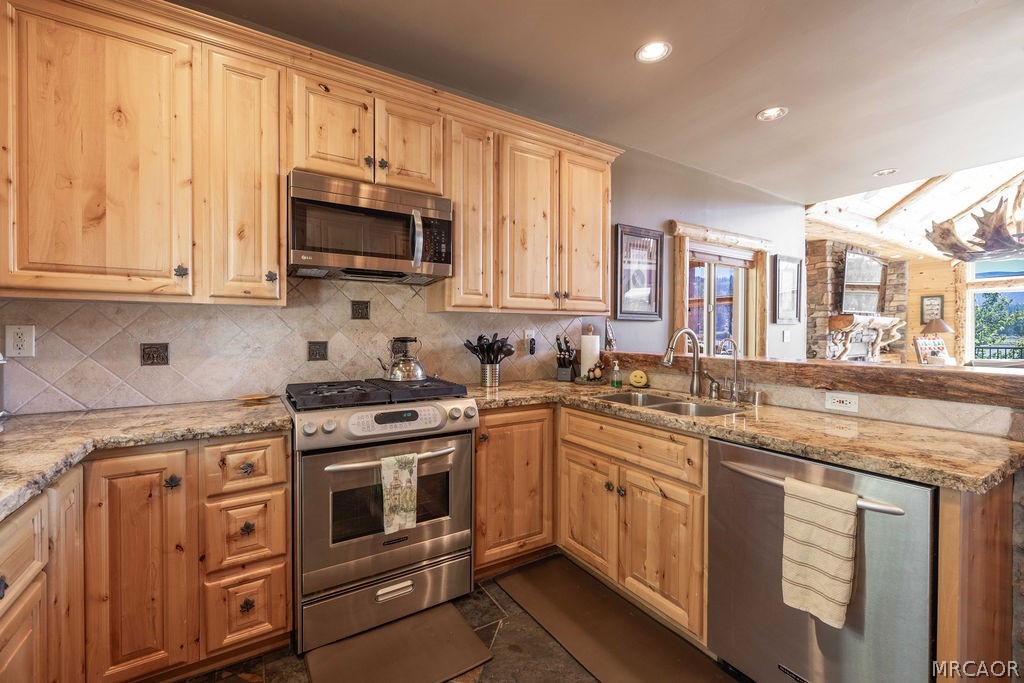 42489 Bear Loop Property Photo 4