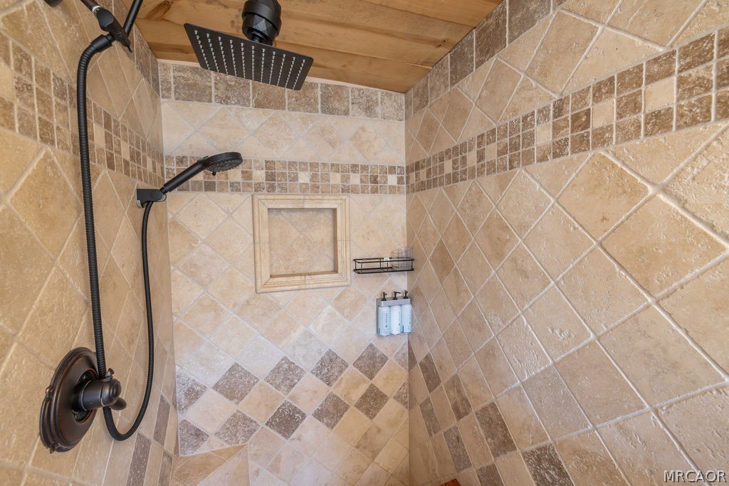 42489 Bear Loop Property Photo 23