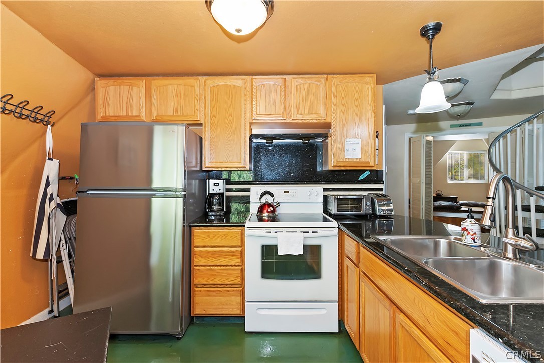 24998 Jewel Drive Property Photo 27